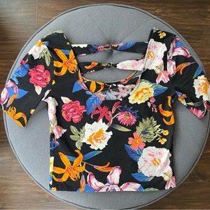 Guess ~ Flower Crop Top tight fitted